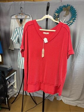 Zena Ribbed V-Neck Short Sleeve Knit Top - Red